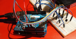 Med hjälv av Ethernet kortet på arduinon kunde jag nu börja med ett gränssnitt.